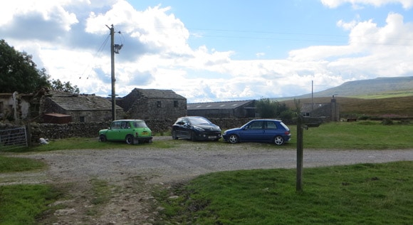 Farm-house-heading-towards-Ribblehead