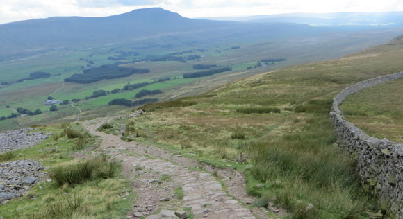 Walking-to-Ingleborough-from-Whernside