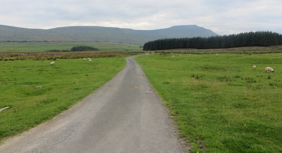 clear-path-heading-to-Ingleborough