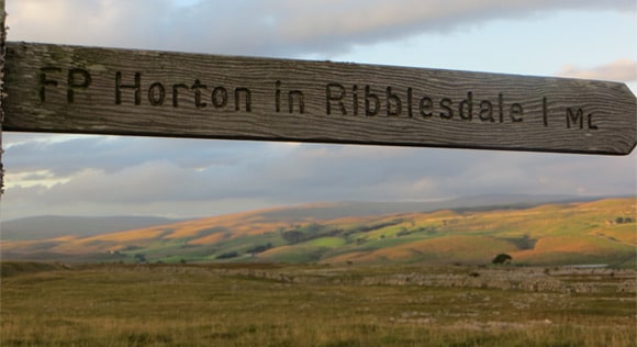 Horton-in-Ribblesdale-1-mile-signpost