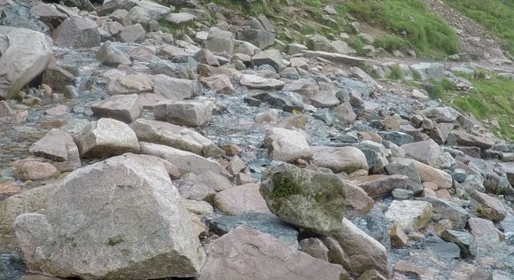 small stream to cross at Red Burn