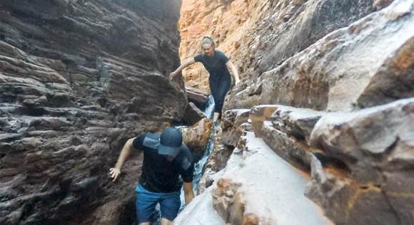 Scrambling at Karijini