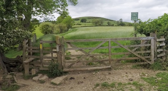 Gate and signpost for Lose Hill