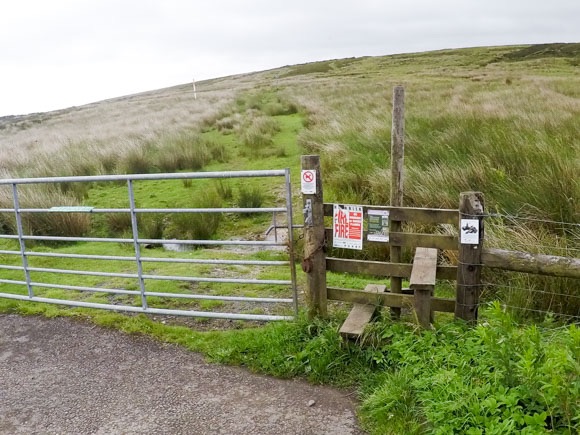 Stile after A57 leading to Stanage Edge